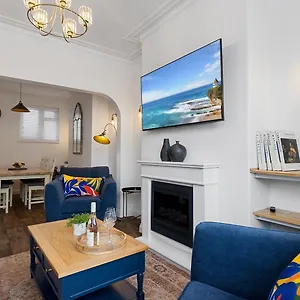 Maple House - Park View Sleeps 7 , Exeter United Kingdom